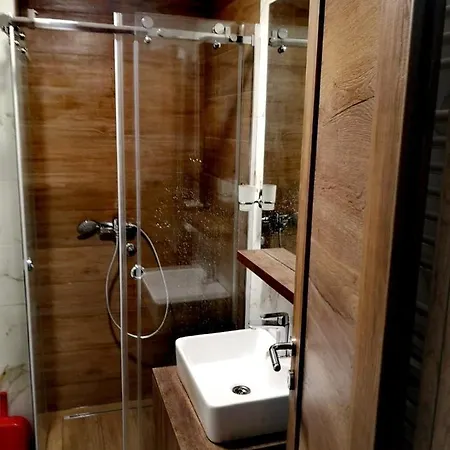 Borovi 2, 8 * Divčibare