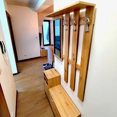 Apartament Borovi 2, 8 *
